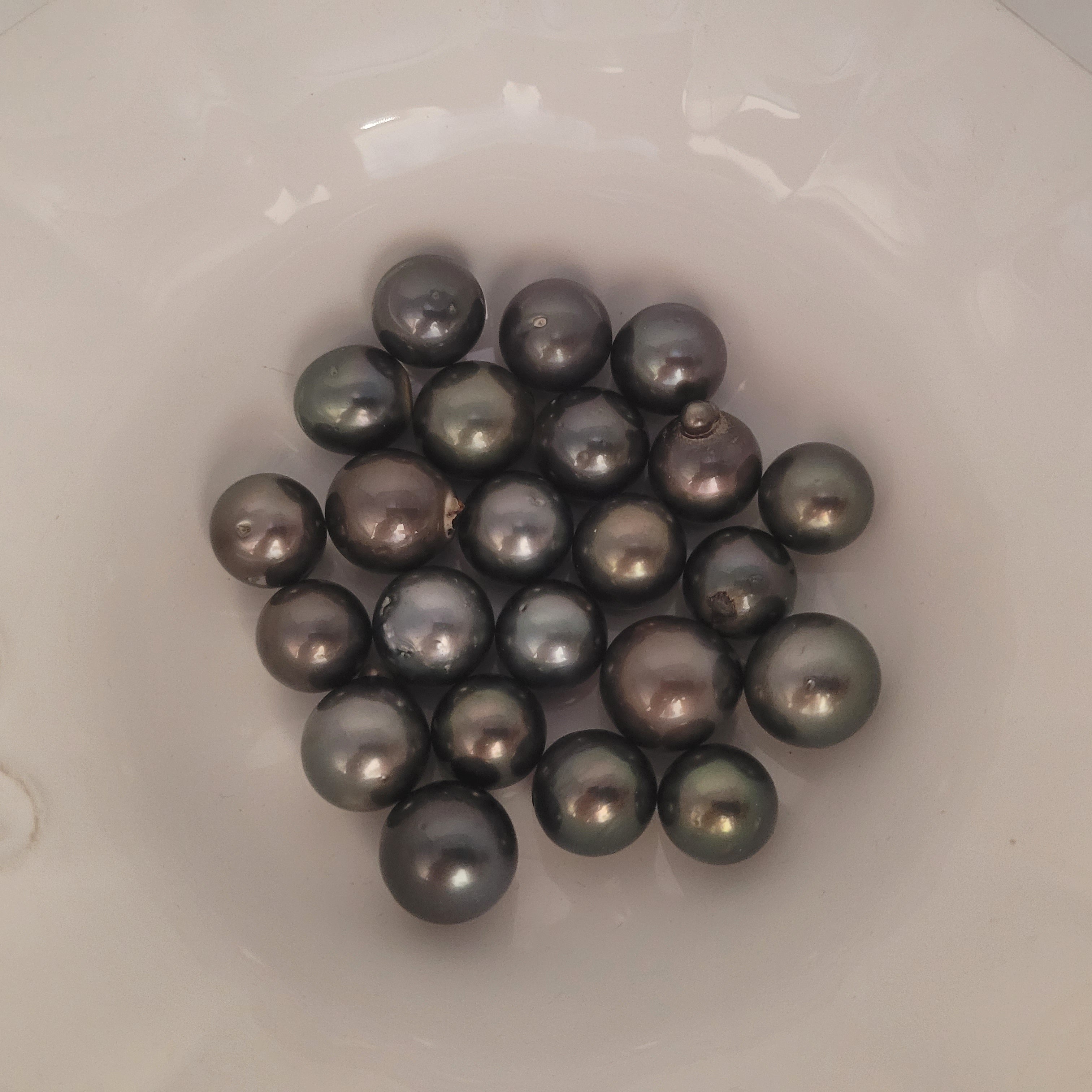 Tahiti Pearls 15-17 mm Dark Color Very High Luster Loose