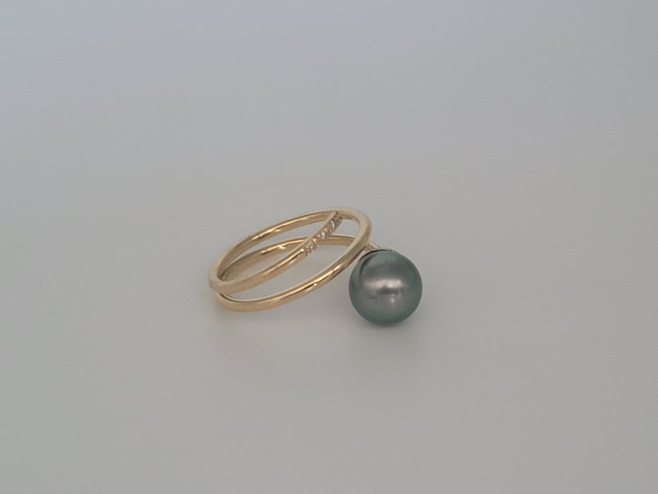 Ring of a Tahiti Pearl 9 mm AAA, Diamonds and 18K Solid Gold |  The South Sea Pearl |  The South Sea Pearl