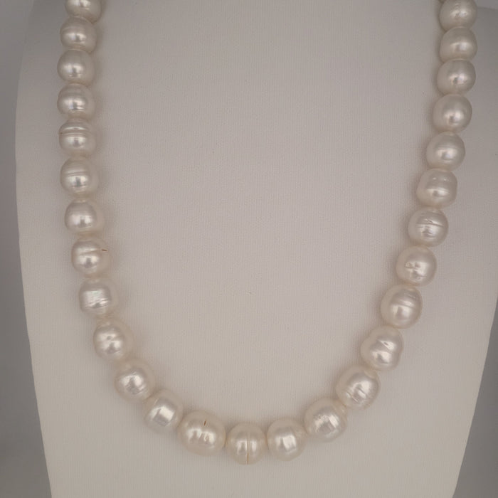 White South Sea Pearls 10-11 mm 18K Gold Clasp