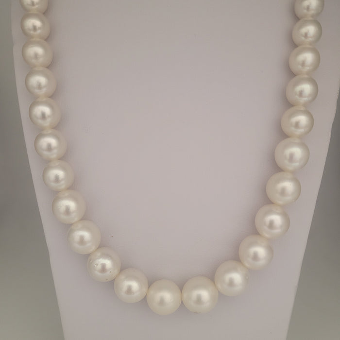 White South Sea Pearls 10-13.70 mm Round Shape 18K Gold Clasp