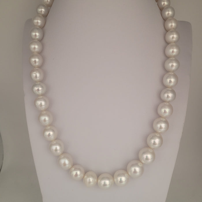 White South Sea Pearls 10-13 mm Very High Luster 18K Gold