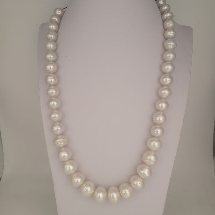 White South Sea Pearls necklace 9-12 mm very high Luster 18K Gold clasp