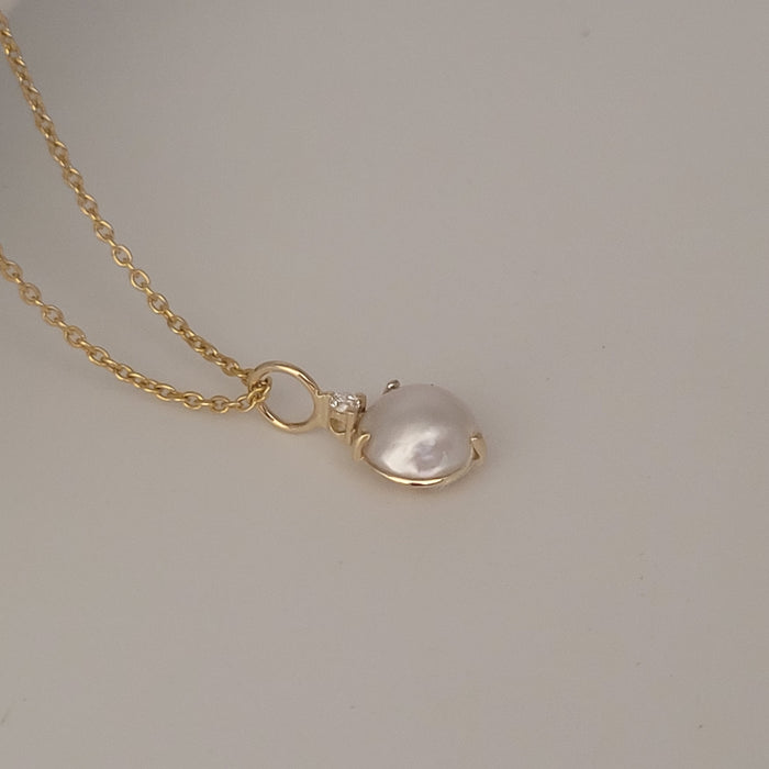 Yellow Gold 18K Diamond and Australian Mabe Pearl Pendant Necklace