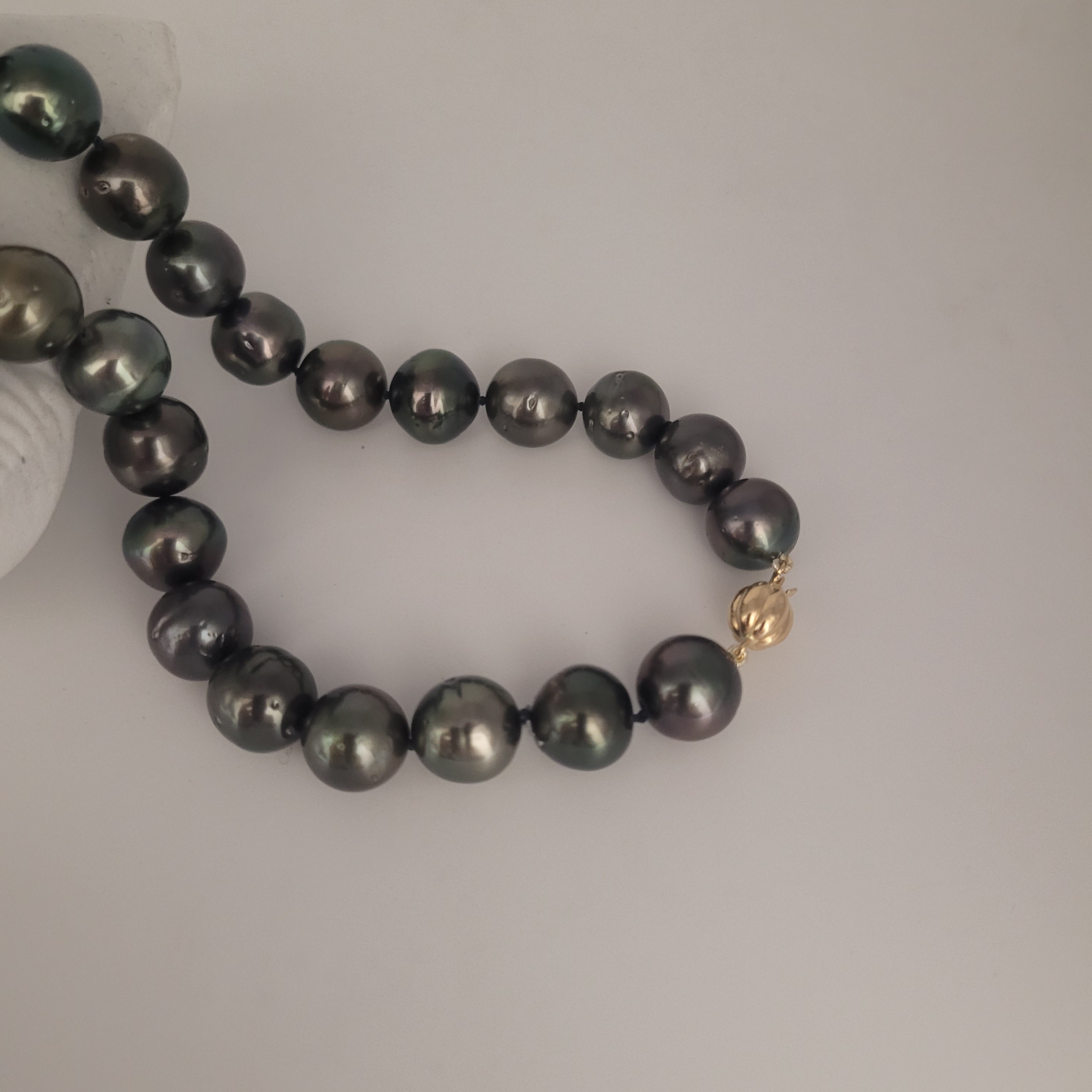 Tahiti Pearls Necklace 12-13 mm Excellent Luster 18K Gold Clasp