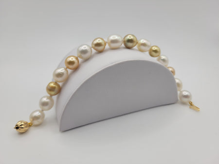 South Sea Pearls Bracelet White and Golden Color, 18 Karat Gold Clasp - Only at  The South Sea Pearl