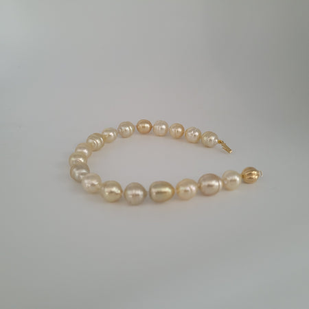 South Sea Pearls Bracelet, 18 Karat Gold |  The South Sea Pearl |  The South Sea Pearl