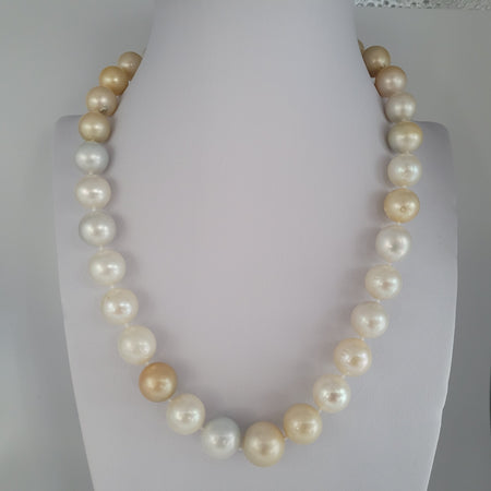 South Sea Pearls neckkace 10-13.80 mm Round, 18K Gold Clasp |  The South Sea Pearl |  The South Sea Pearl