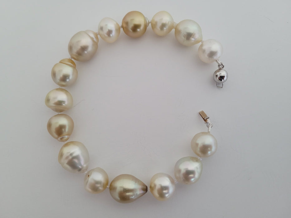 Golden South Sea Pearls 10-11 mm 18 Karat Solid Gold - Only at  The South Sea Pearl