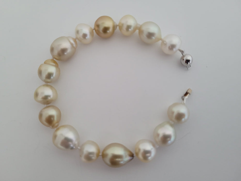 Golden South Sea Pearls 10-11 mm 18 Karat Solid Gold - Only at  The South Sea Pearl