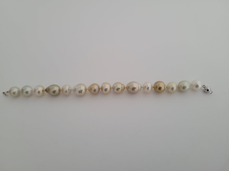 Golden South Sea Pearls 10-11 mm 18 Karat Solid Gold - Only at  The South Sea Pearl