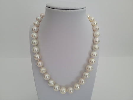 South Sea Pearls 9.60-12 mm Round Very High Luster, 18 Karat Gold - Only at  The South Sea Pearl